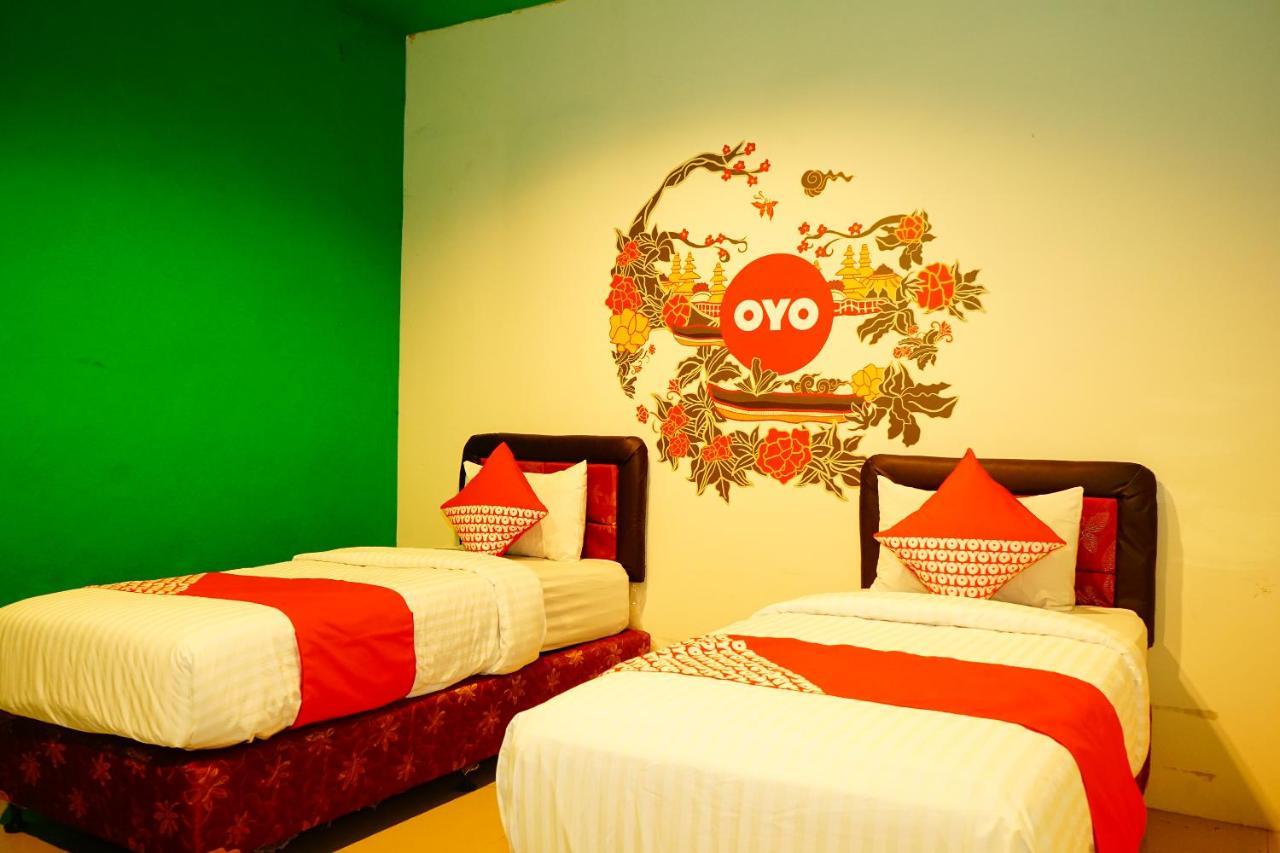 Oyo 357 Hotel Meigah Tanjung Pandan Extérieur photo